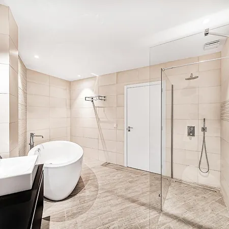 Vila Wellness - Heated Pool, Gym & Games *