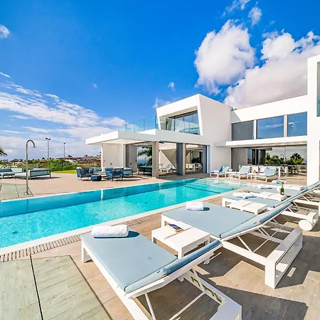 Wellness - Heated Pool, Gym & Games * Costa Adeje (Tenerife)