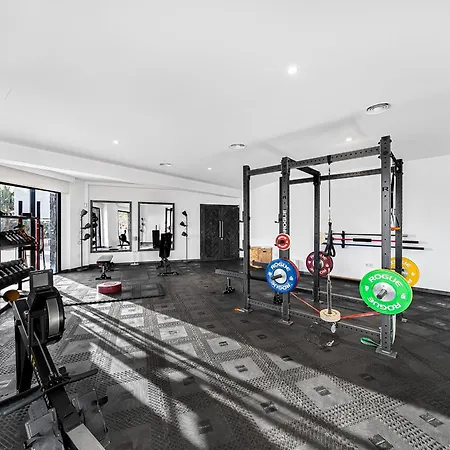 Vila Wellness - Heated Pool, Gym & Games